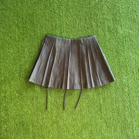 Gray Pleated Mini Skirt with Ties - Picture 3 of 3